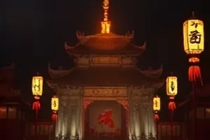 《旧钟楼谜案》钟楼齿轮特写的中文字幕剧集封面